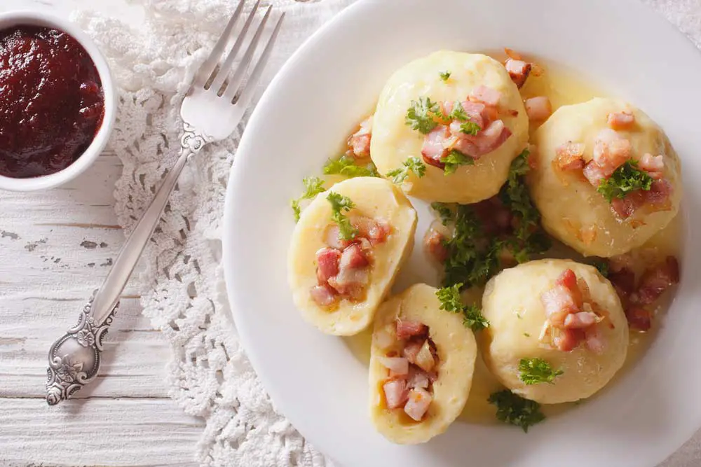 Kroppkakor på kokt potatis